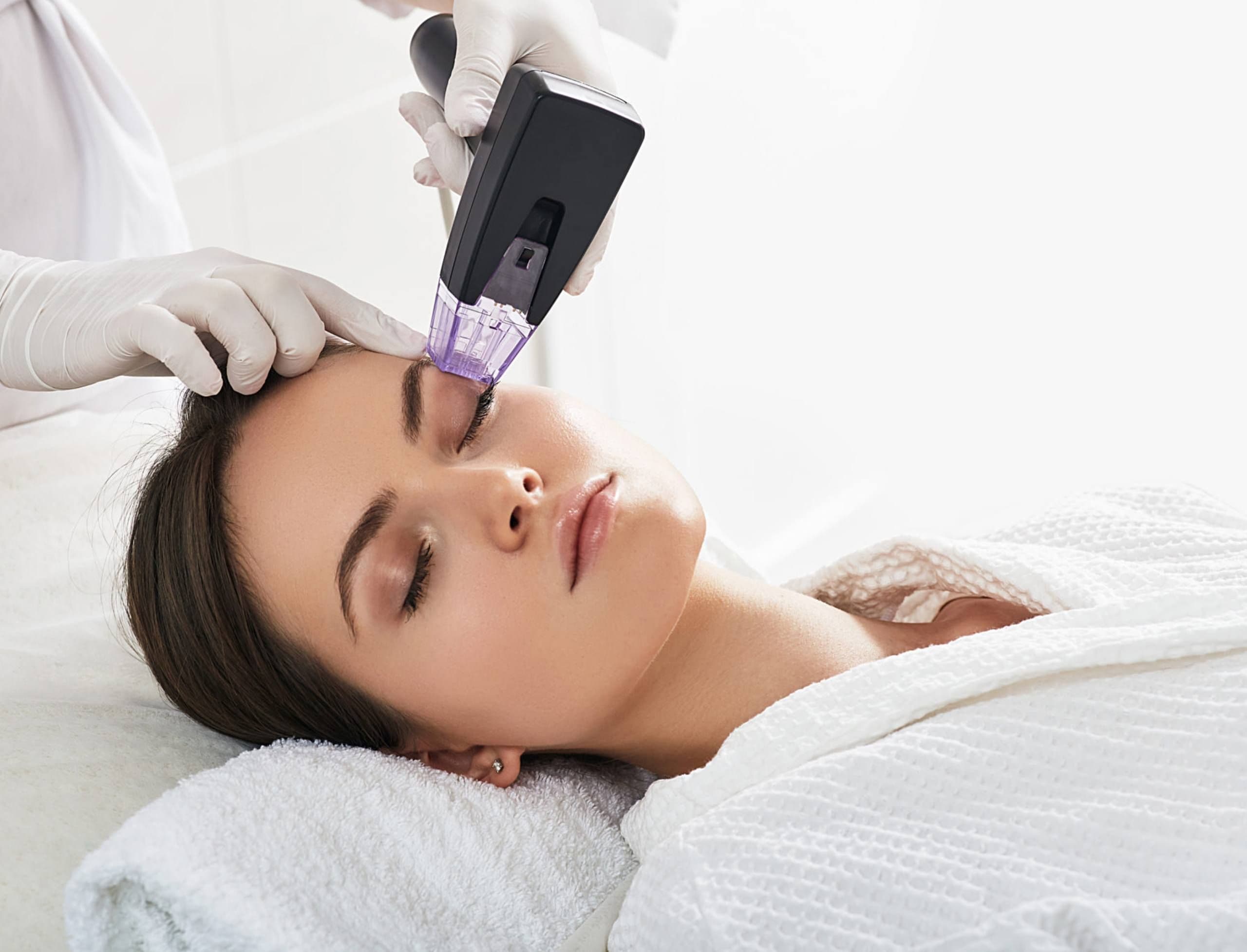 Mikrojehličková radiofrekvence – zpevnění a rejuvenace pleti